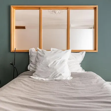 A Superb 1 Bdr Montmartre Paris