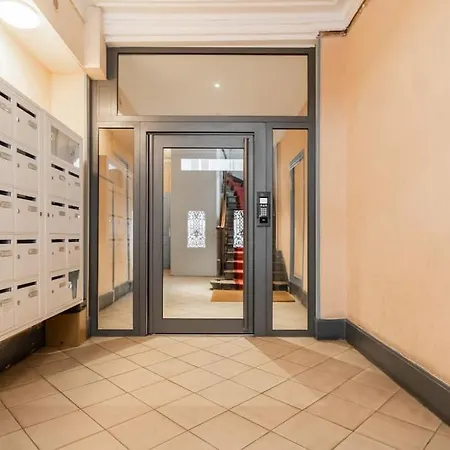 A Superb 1 Bdr Montmartre Apartment Paris