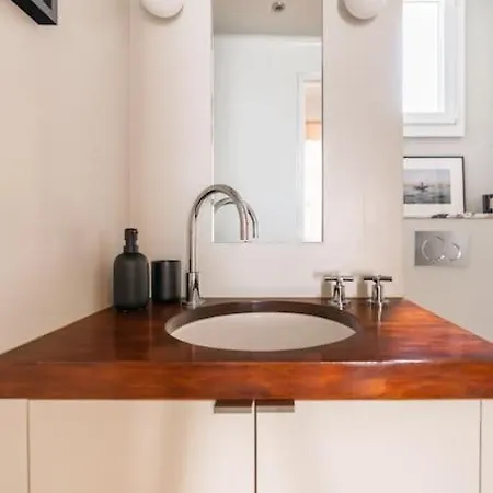 A Superb 1 Bdr Montmartre Apartment *