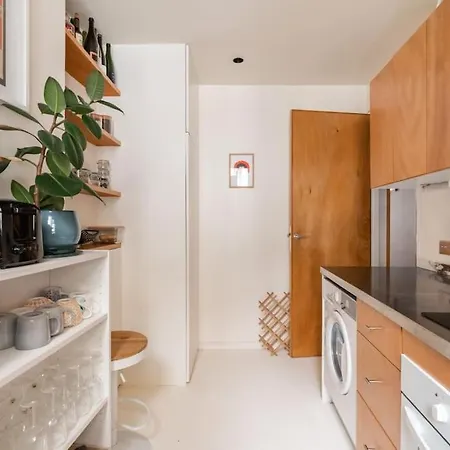 A Superb 1 Bdr Montmartre Apartment