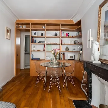 A Superb 1 Bdr Montmartre Apartment